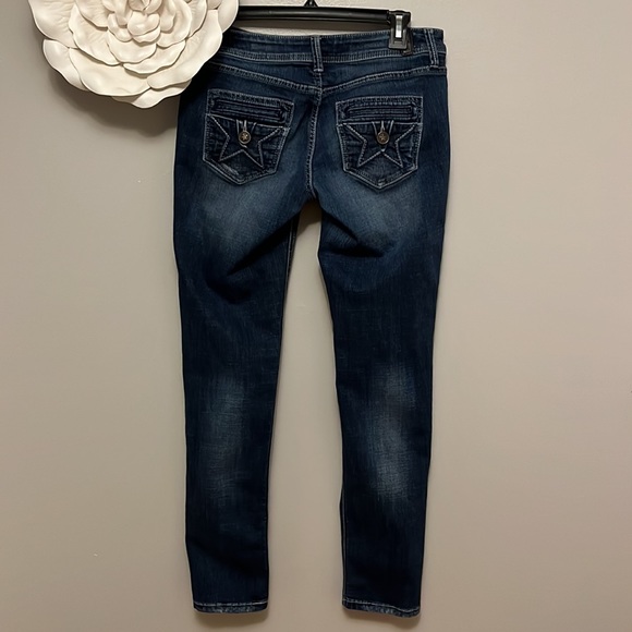 Distressed jeans - Picture 4 of 7